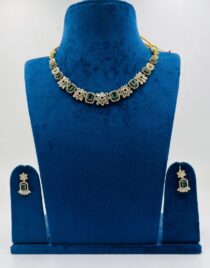 Unique Anti Floral Design Green Stone Short Necklace