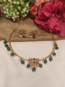 Refined Pipe Design Lotus Pendant Green Beads Necklace