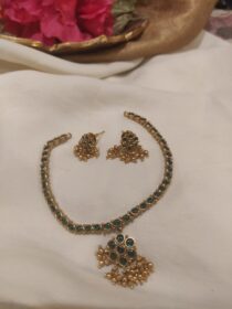Mesmerizing Floral Design Green Stone Short Necklace