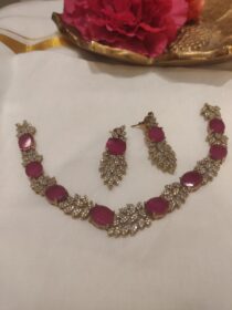 Sparkling Leaf Design Red Stone Short Necklace