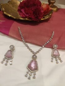 Mesmerizing Crystal Neckalce With Pink Ad Stone