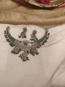 Glamorous Green Ad Stone Peacock Droplet Choker