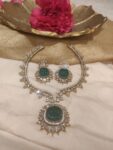 Delicate Ad Crystal Leafs Necklace With Green Ad Stone