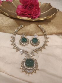 Delicate Ad Crystal Leafs Necklace With Green Ad Stone