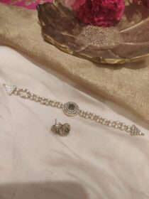 Brilliant 2 layer white Pearl Necklace with Green Ad Stone