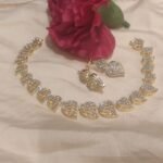 Unique Crysal Stone Golden Ad Choker