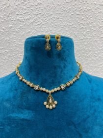 Sought diamond and big stone with droplets golden necklace