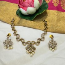 Refined Elegant DRIP GOLDEN AD STONE DESIGN WITH PEARLS NECKLACE