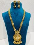 Alluring golden haar golden pendant bridal necklace