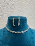 Glamorous ad diamond leaf design choker necklace
