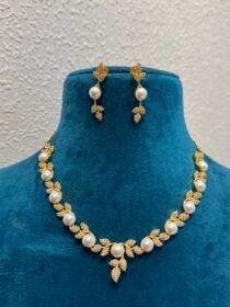 Majestic Refined ad stone leaf with  perals golden necklace