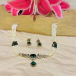 Emerald layer moti choker