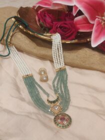 Half moon blue moti haar