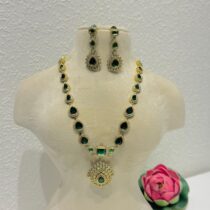 Emerald floral pendant haar