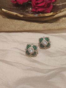 Mystic emerald golden earring
