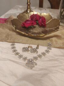 Leafy Kundan golden choker