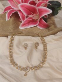 Shell ruby ad stone golden necklace