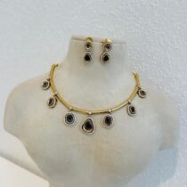 Pipe purple golden choker