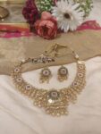 Traditional emerald bridal necklace