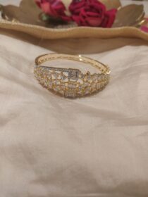 Lustrous AD Kada