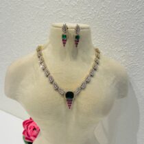 Enchanting Antique Leafy Necklace with Green Ad Stone
