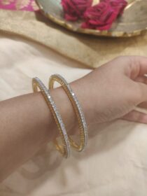 Opulent Golden Bangles with Crystal Ad Set og 2
