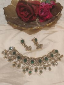 Glamorous Leafy Droplet Choker with Green Ad Stone