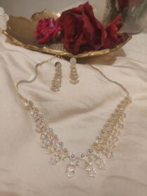 Sparkling Droplet Design Necklace