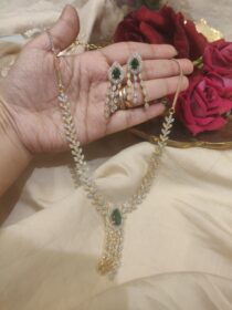 Exquisite CZ Droplet Leafs Necklace With Green AD Stone