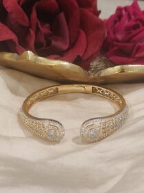 Lustrous Crystal Stone Kada