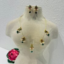 Sparkling Droplet Design Slim Chain Green Beads
