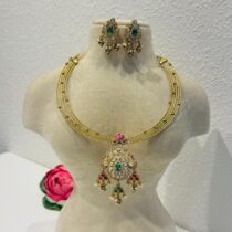 Radiant Chain Necklace With Floral Pendant Golden Beads