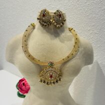 Opulent Chain Necklace With Floral Pendant Purple Beads