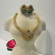 Opulent Chain Necklace With Floral Pendant LightGreen Beads