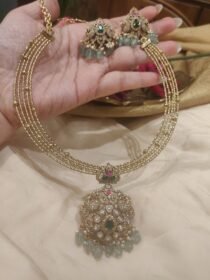 Glamorous Necklace With Kundan Beads Pendant