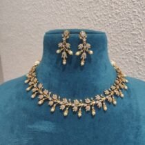 Exquisite Leaf Ad Stone Necklace with White Pearl