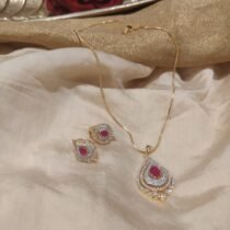 Elegant Teardrop Pendant Necklace Set
