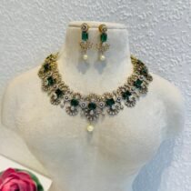 Exquisite Floral Green Stone Necklace