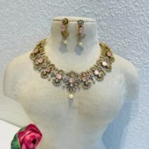 Elegant Floral Pink Stone Short Necklace