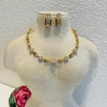 Exquisite Floral Crytsal Stone Necklace