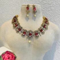 Exquisite Floral Red Stone Necklace