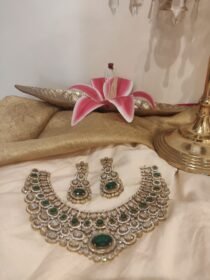 Fashionable Droplet Crystal Green AD Stone Choker