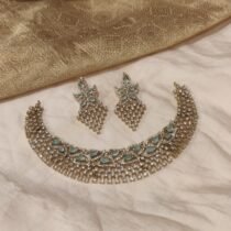 Grand  Mint Stone Choker