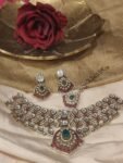Elegant Kudan Stone Droplet Choker With Mangtika